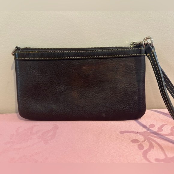 Dooney and Bourke brown leather wristlet - Picture 2 of 9